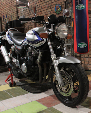 Замена тросиков газа и сцепления, а так же задних амортизаторов на мотоцикле Hondа CB400 SF 1999 года выпуска своими руками